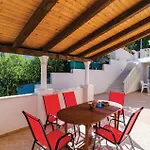 펜션 Six-bedroom In Sipan