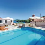 Six-Bedroom Holiday Home In Sipan Sudurad