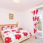 Six-Bedroom Holiday Home In Sipan *