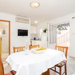 Six-bedroom In Sipan 펜션