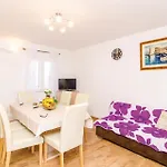 펜션 Six-bedroom In Sipan *