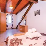 Six-Bedroom Holiday Home In Sipan Holiday home *