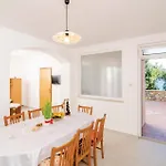 Six-Bedroom Holiday Home In Sipan Holiday home Sudurad