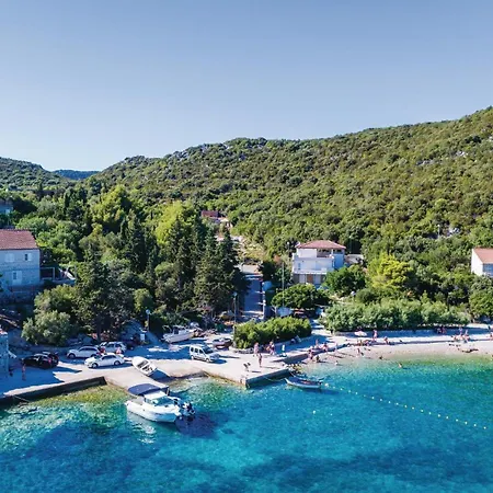 Six-bedroom In Sipan Dom wakacyjny Sudurad