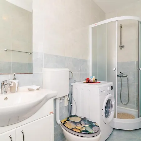 Six-bedroom In Sipan Dom wakacyjny Sudurad
