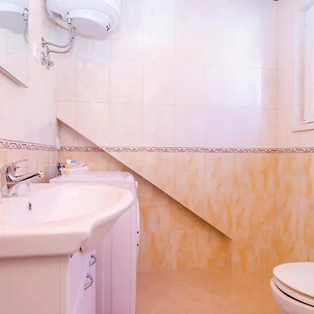 Six-bedroom In Sipan * Sudurad