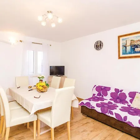Dom wakacyjny Six-bedroom In Sipan *