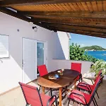 Holiday home Six-Bedroom Holiday Home In Sipan *