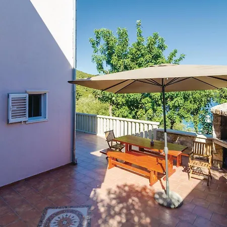Ferienhaus Cozy Home In Sipan With Outdoor Swimming Pool Sudurad