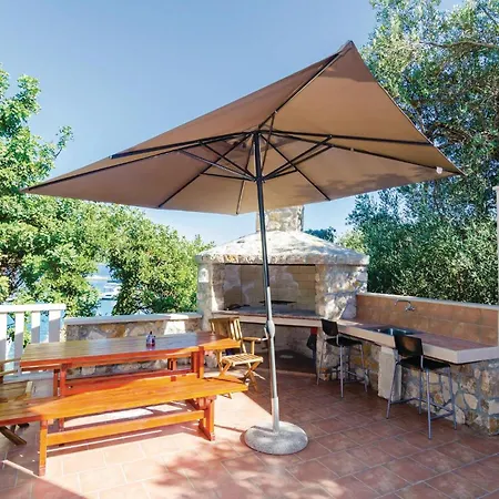 Ferienhaus Cozy Home In Sipan With Outdoor Swimming Pool