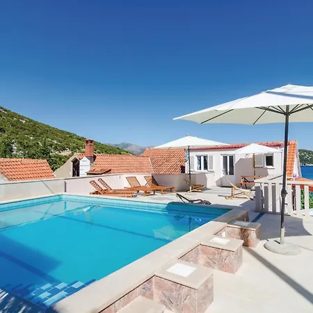 Cozy Home In Sipan With Outdoor Swimming Pool Sudurad