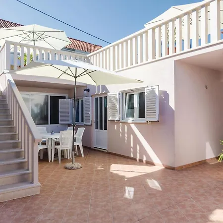 Cozy Home In Sipan With Outdoor Swimming Pool * Sudurad