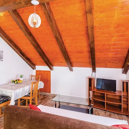 Cozy Home In Sipan With Outdoor Swimming Pool Ferienhaus Sudurad