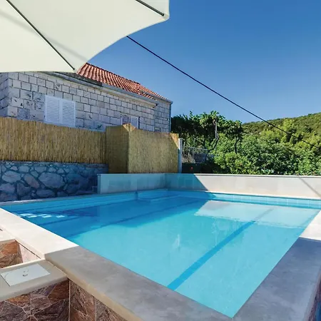 Cozy Home In Sipan With Outdoor Swimming Pool *