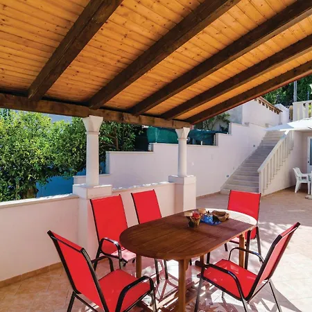 Ferienhaus Cozy Home In Sipan With Outdoor Swimming Pool