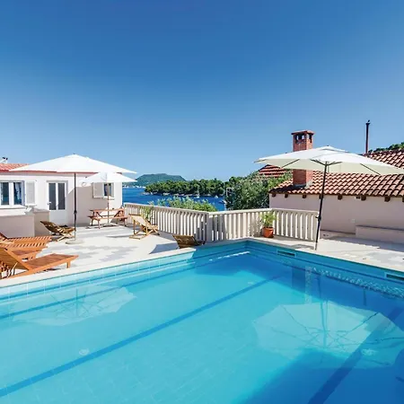 Cozy Home In Sipan With Outdoor Swimming Pool Sudurad