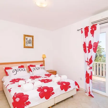 Cozy Home In Sipan With Outdoor Swimming Pool *