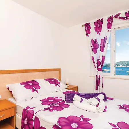 Cozy Home In Sipan With Outdoor Swimming Pool Sudurad