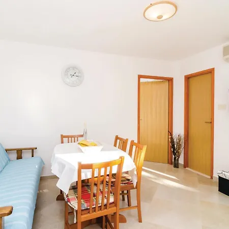 Cozy Home In Sipan With Outdoor Swimming Pool