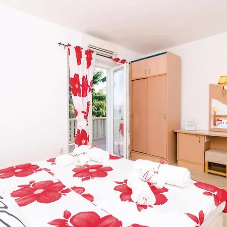 Ferienhaus Cozy Home In Sipan With Outdoor Swimming Pool Sudurad