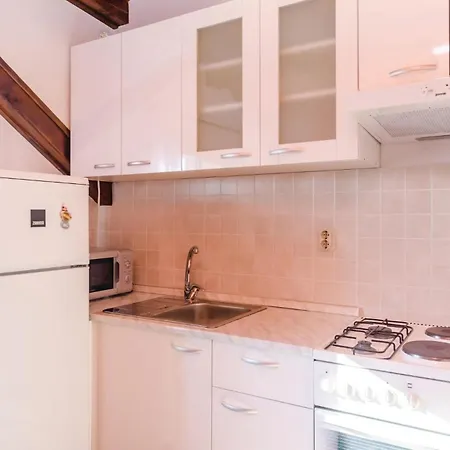 Six-bedroom In Sipan Feriehus *