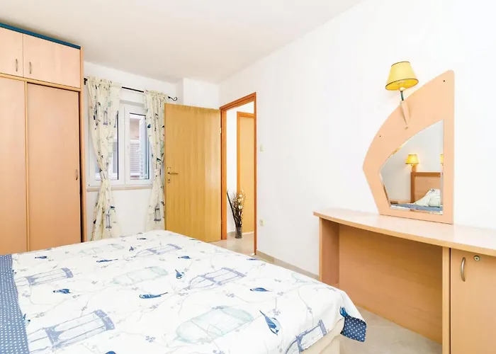 Six-bedroom In Sipan *