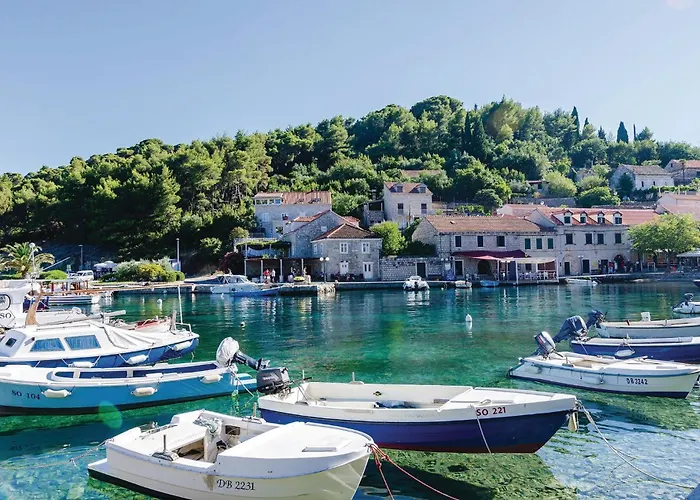 Six-bedroom In Sipan * 수두라드