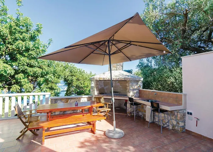 펜션 Six-bedroom In Sipan