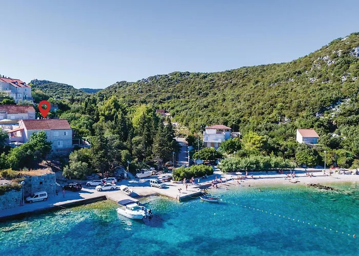 Six-bedroom In Sipan 펜션 수두라드