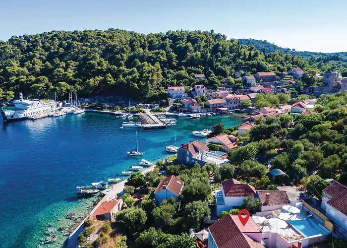 Six-bedroom In Sipan *