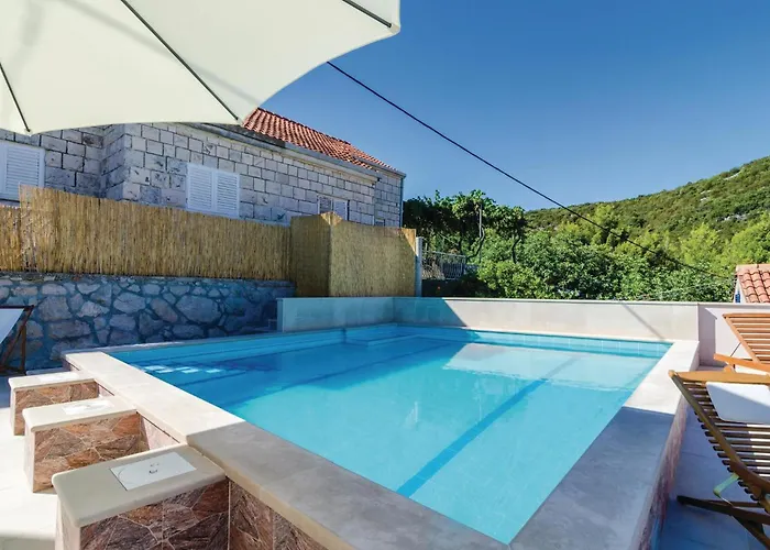 Six-bedroom In Sipan *