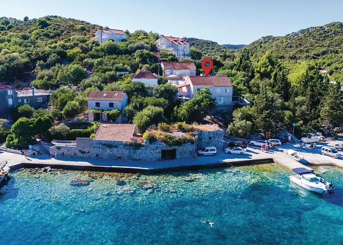 Six-bedroom In Sipan