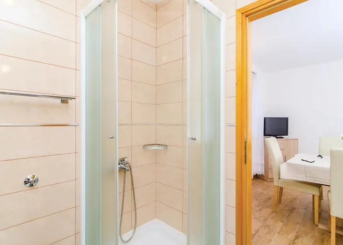 Six-bedroom In Sipan 펜션